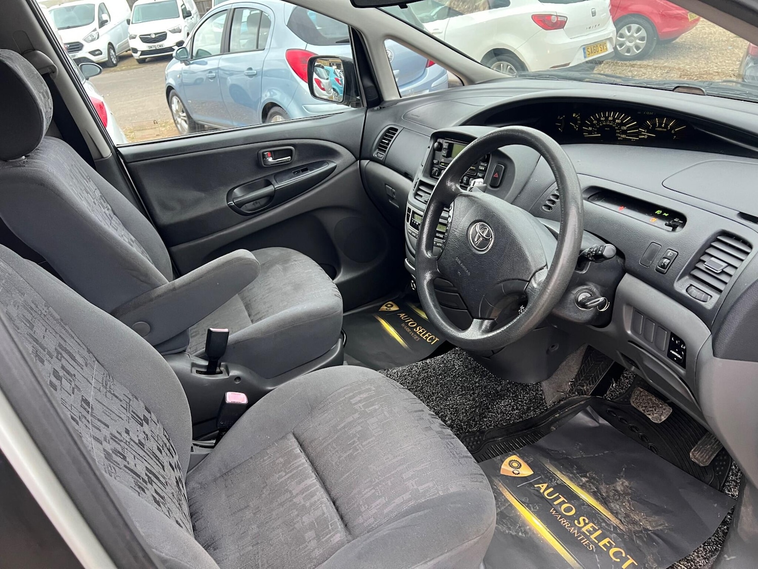 Used Toyota Previa 2004 for sale - 76457366: Photo 25