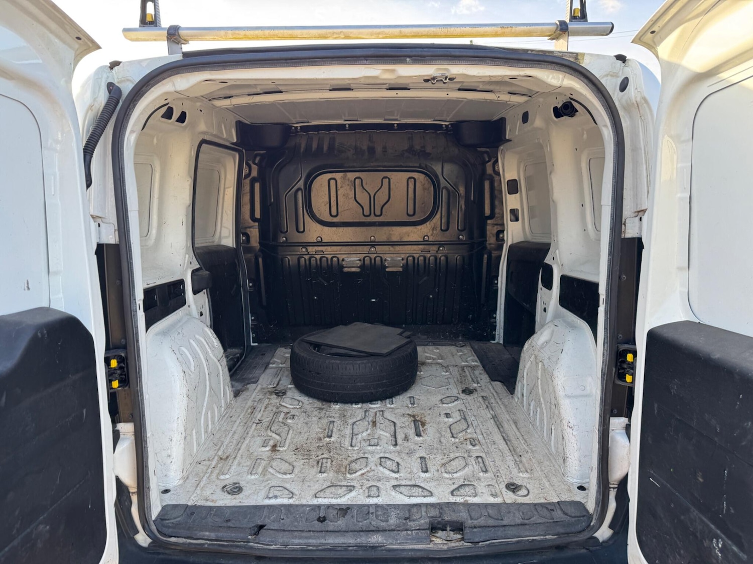 Used Vauxhall Combo 2017 for sale - 77565103: Photo 9