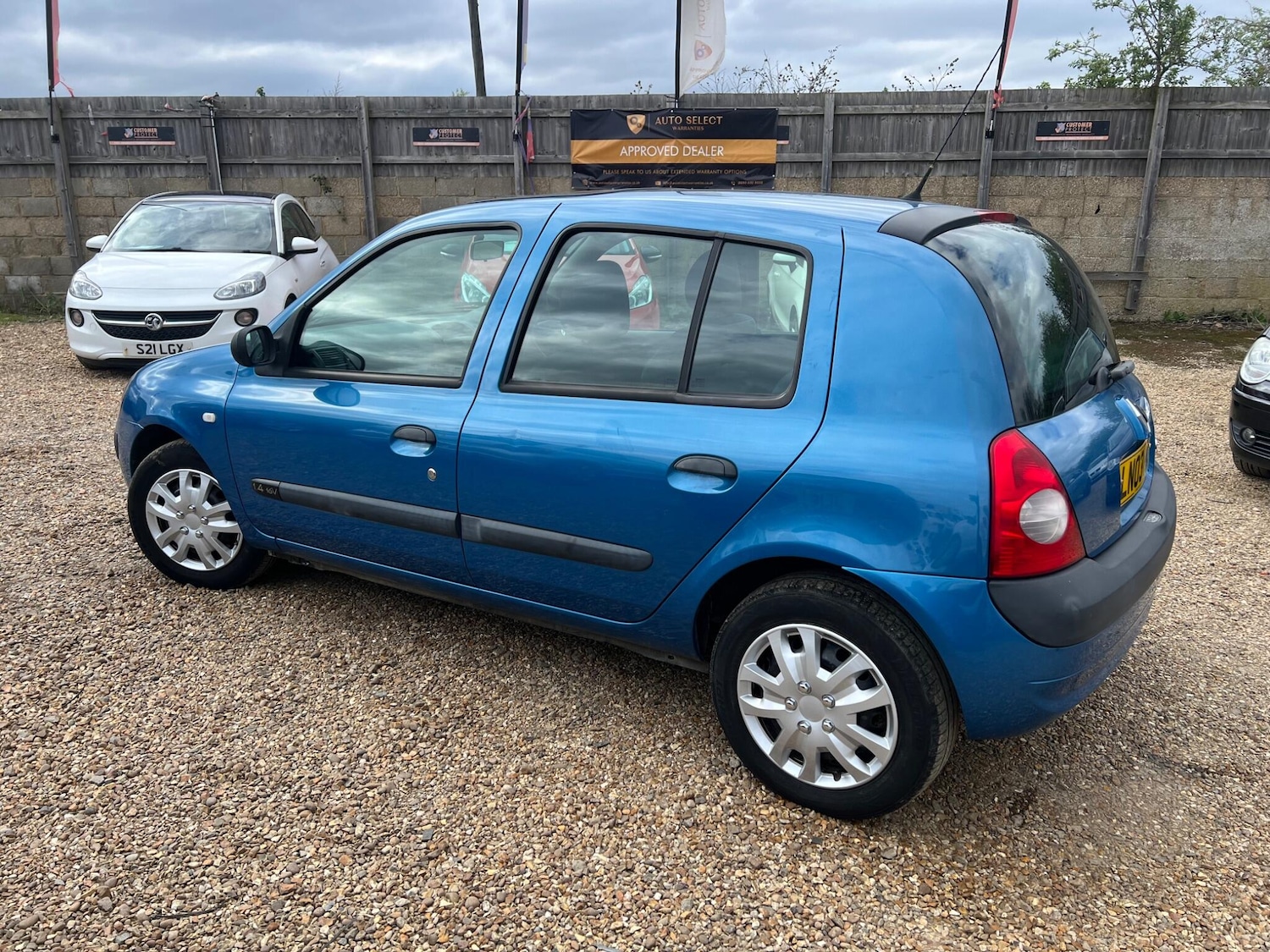 Used Renault Clio for sale - 78135937: Photo 2