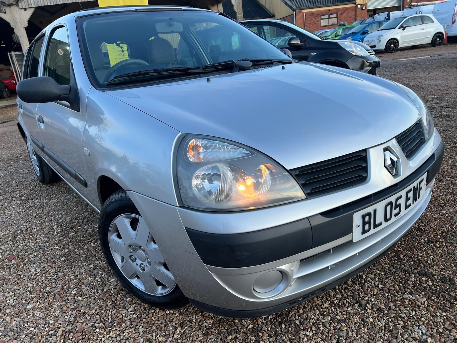 Used Renault Clio 2005 for sale - 77358427: Photo 2