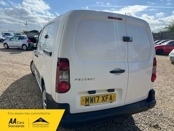 Used Peugeot Partner 2017 for sale - 79331435: Photo