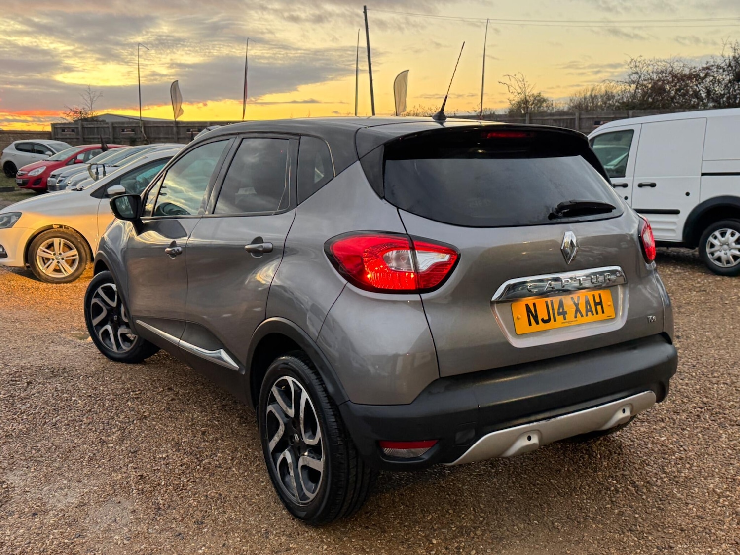 Used Renault Captur 2014 for sale - 76634161: Photo 2