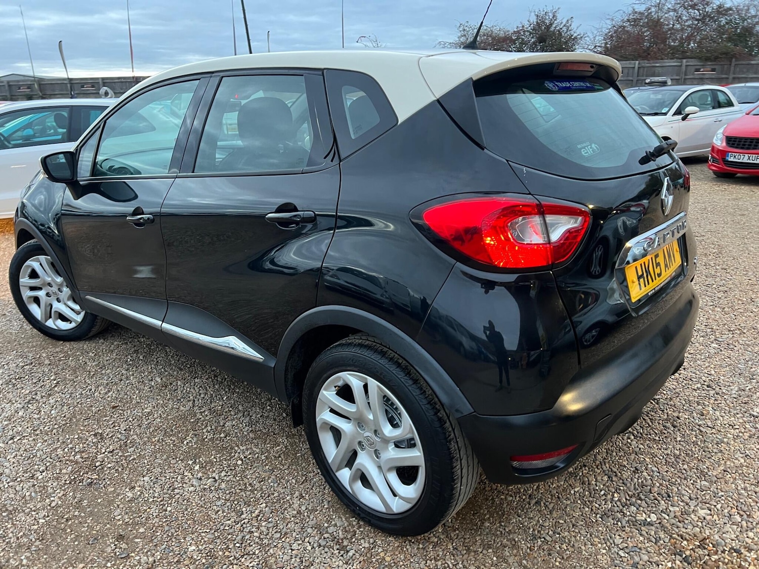 Used Renault Captur 2015 for sale - 76527907: Photo 2