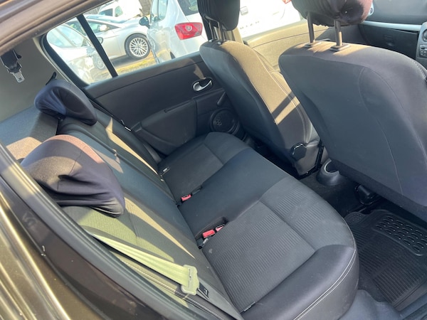 Used Renault Clio 2011 for sale - 75431657: Photo 24