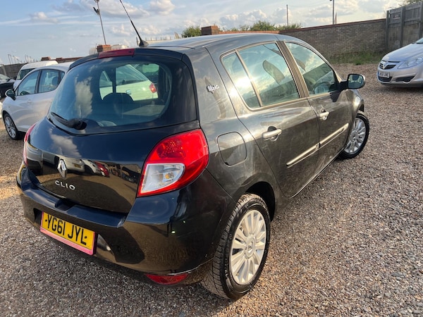 Used Renault Clio 2011 for sale - 75431657: Photo 2
