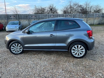 Used Volkswagen Polo 2010 for sale - 77267620: Photo