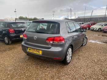 Volkswagen - Golf