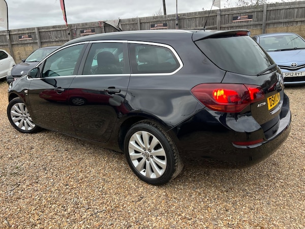 Used Vauxhall Astra 2011 for sale - 76295736: Photo 2