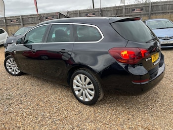 Used Vauxhall Astra 2011 for sale - 76295736: Photo 2