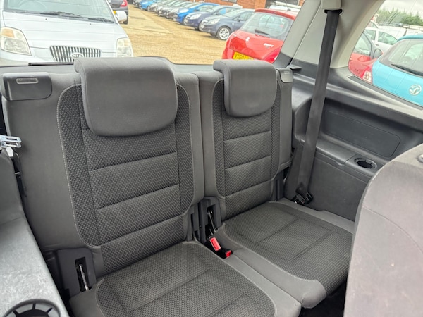 Used Volkswagen Touran 2010 for sale - 76001570: Photo 16