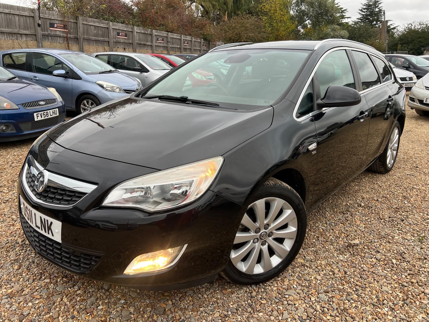 Used Vauxhall Astra 2011 for sale - 76425470: Photo 1