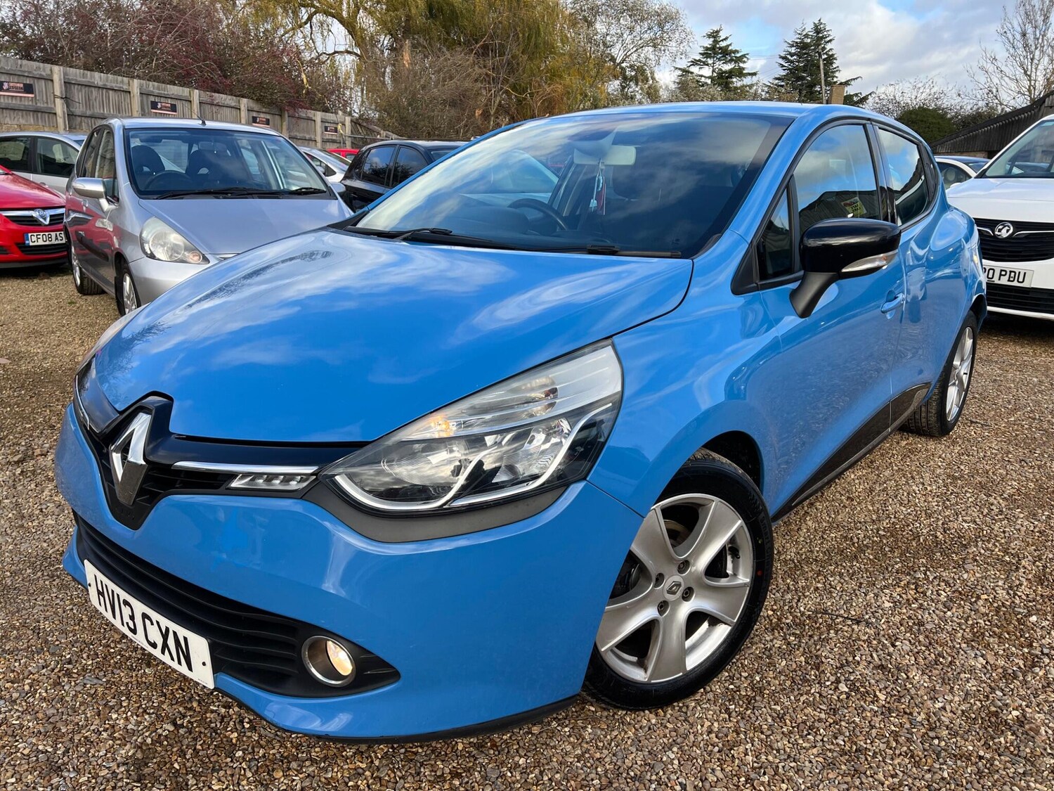 Used Renault Clio 2013 for sale - 76743125: Photo 2