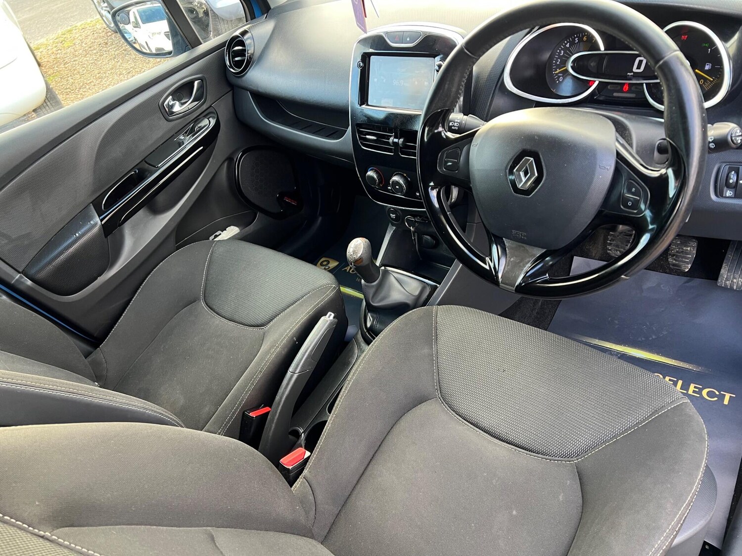 Used Renault Clio 2013 for sale - 76743125: Photo 26