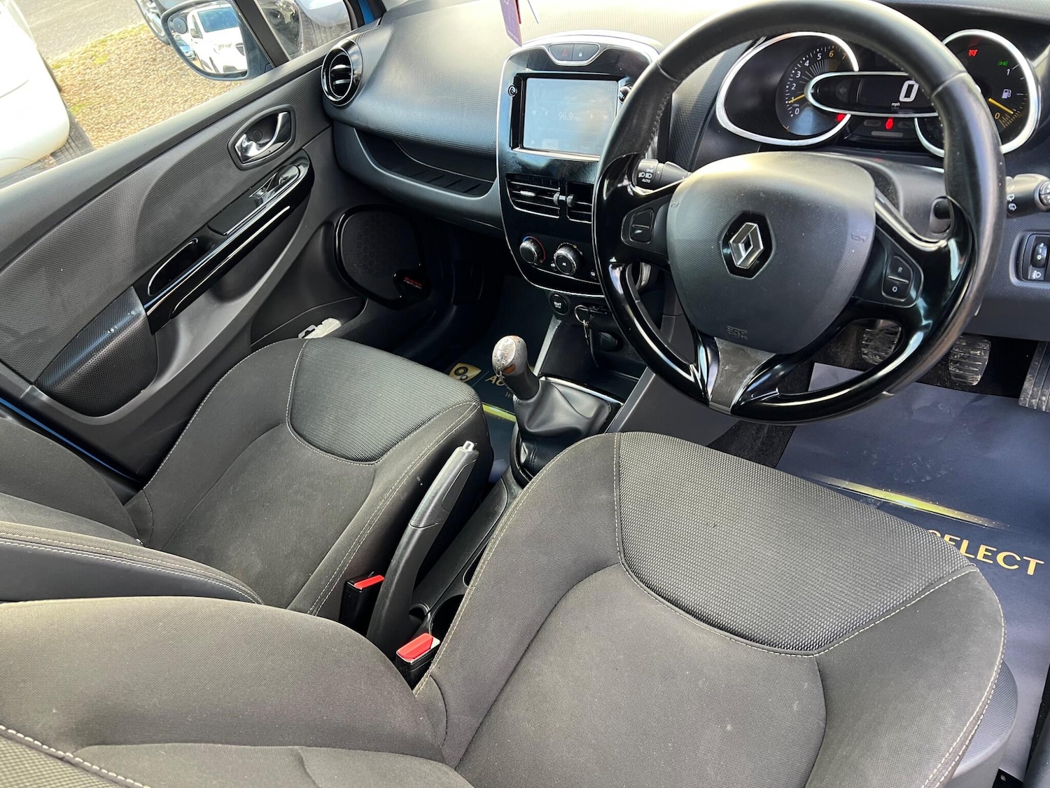 Used Renault Clio 2013 for sale - 76743125: Photo 27