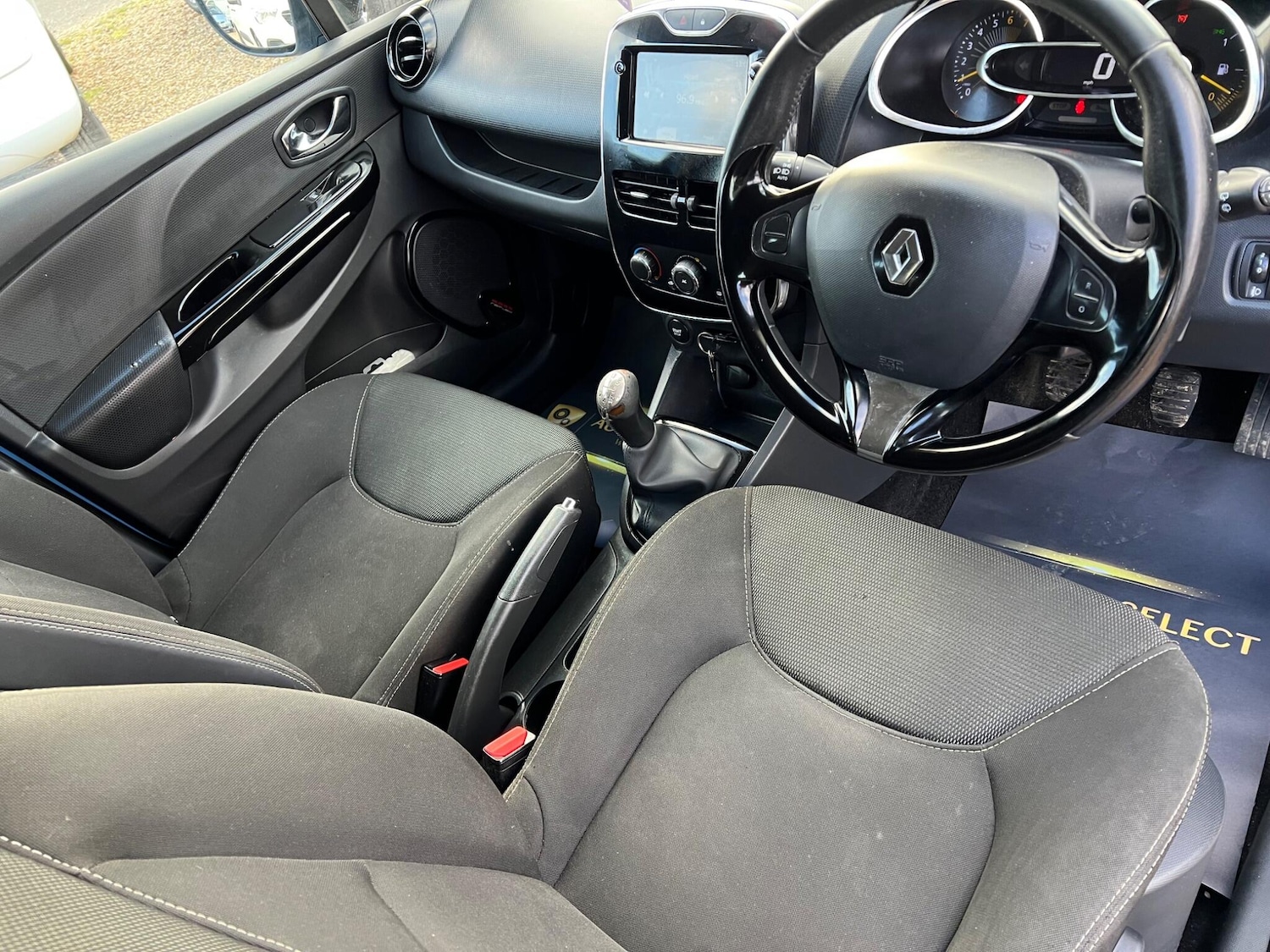 Used Renault Clio 2013 for sale - 76743125: Photo 28