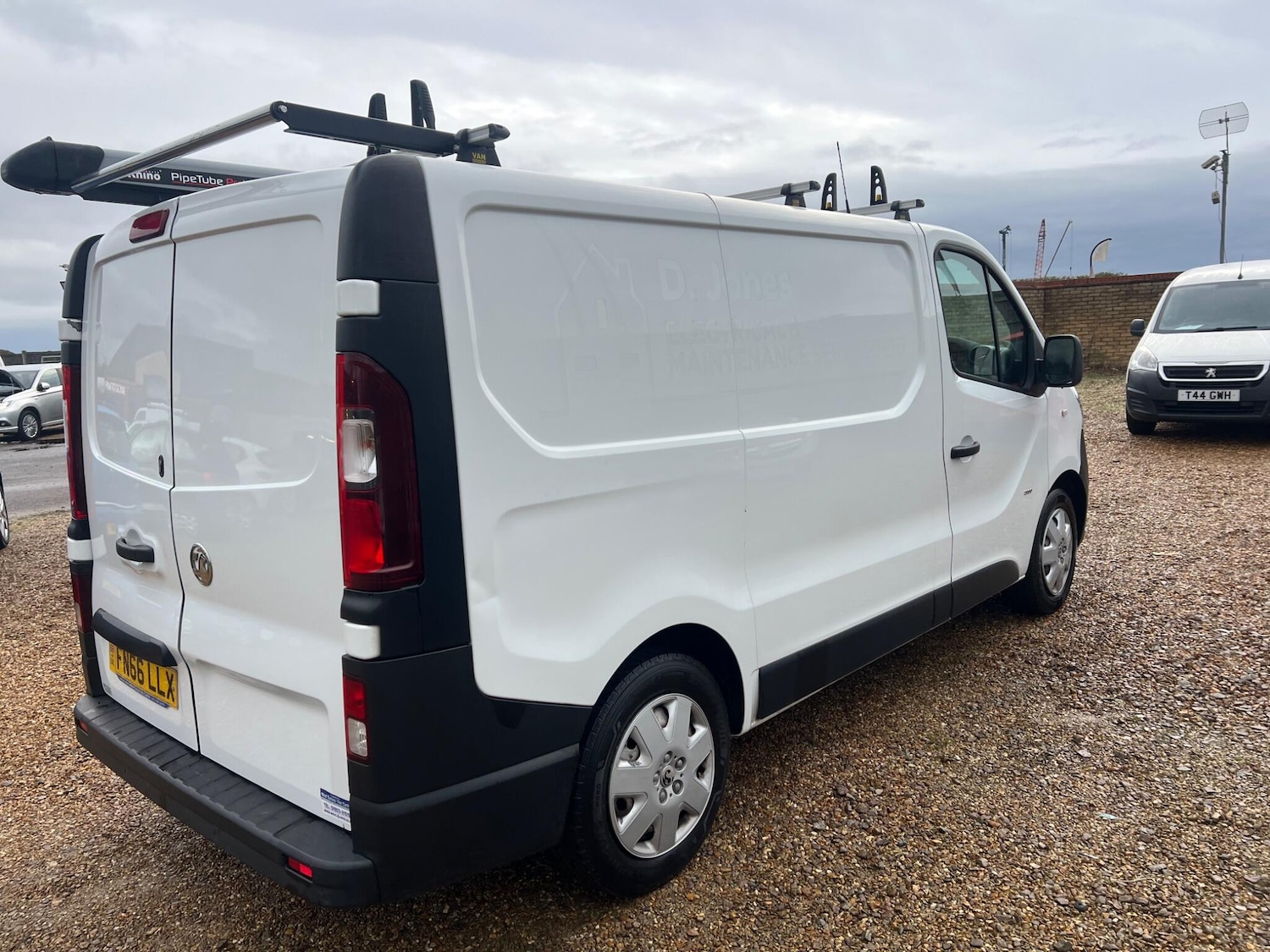 Used Vauxhall Vivaro 2016 for sale - 77925236: Photo 2