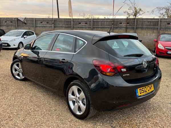Used Vauxhall Astra 2012 for sale - 76179805: Photo 2