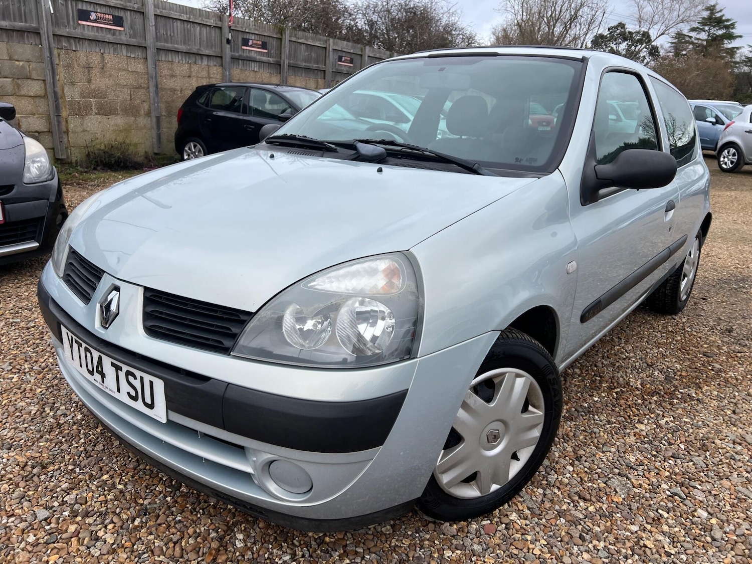 Used Renault Clio 2004 for sale - 77696181: Photo 2
