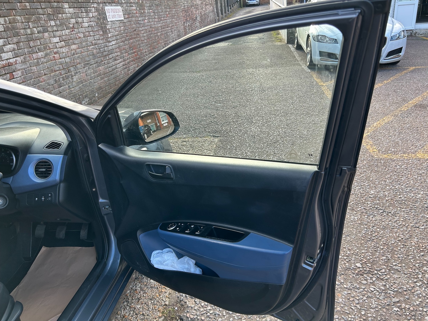 Used Hyundai i10 2014 for sale - 76386901: Photo 9