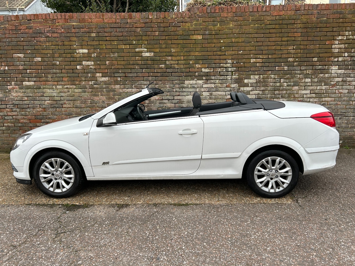Used Vauxhall Astra 2010 for sale - 76949803: Photo 3