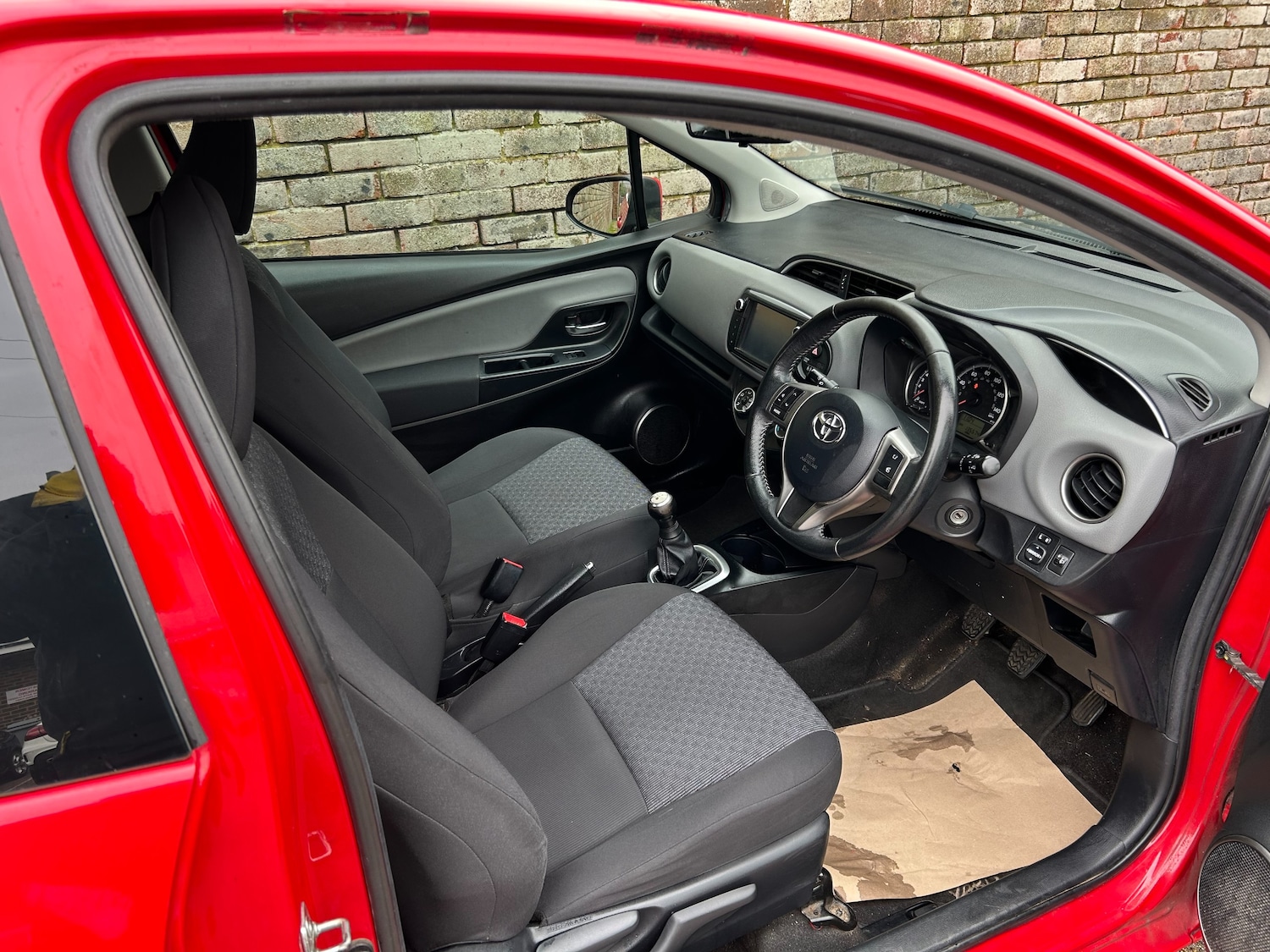 Used Toyota Yaris 2015 for sale - 77620378: Photo 10