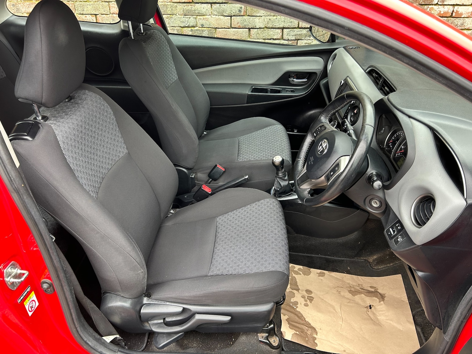 Used Toyota Yaris 2015 for sale - 77620378: Photo 11