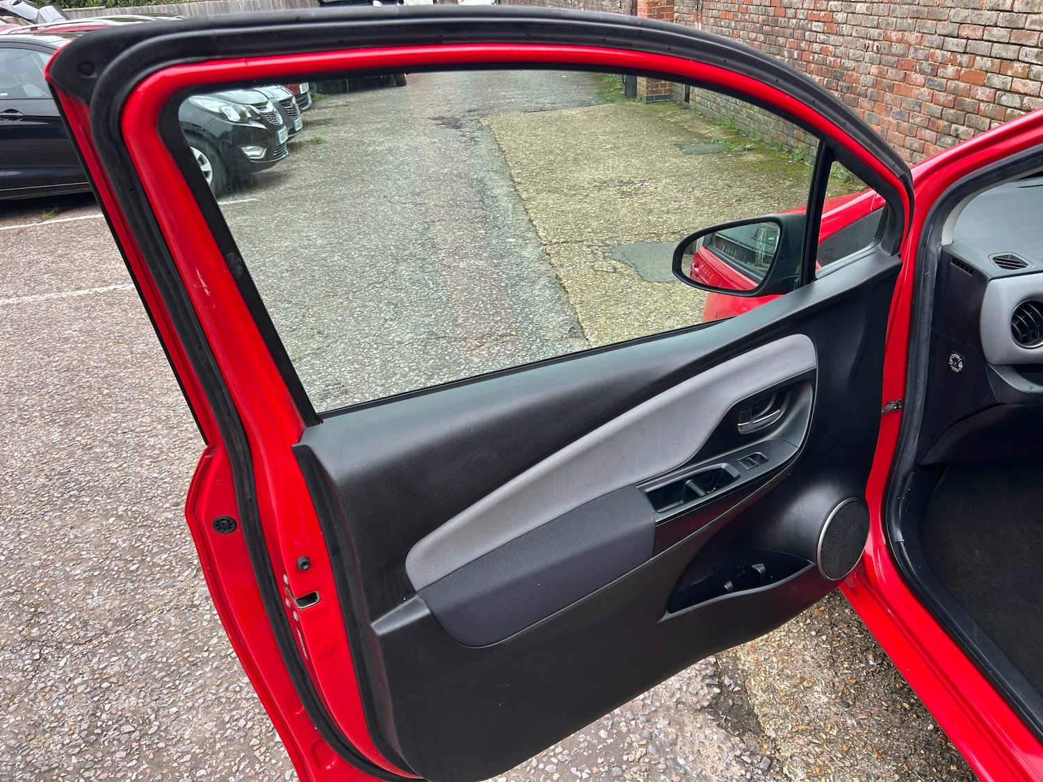 Used Toyota Yaris 2015 for sale - 77620378: Photo 12