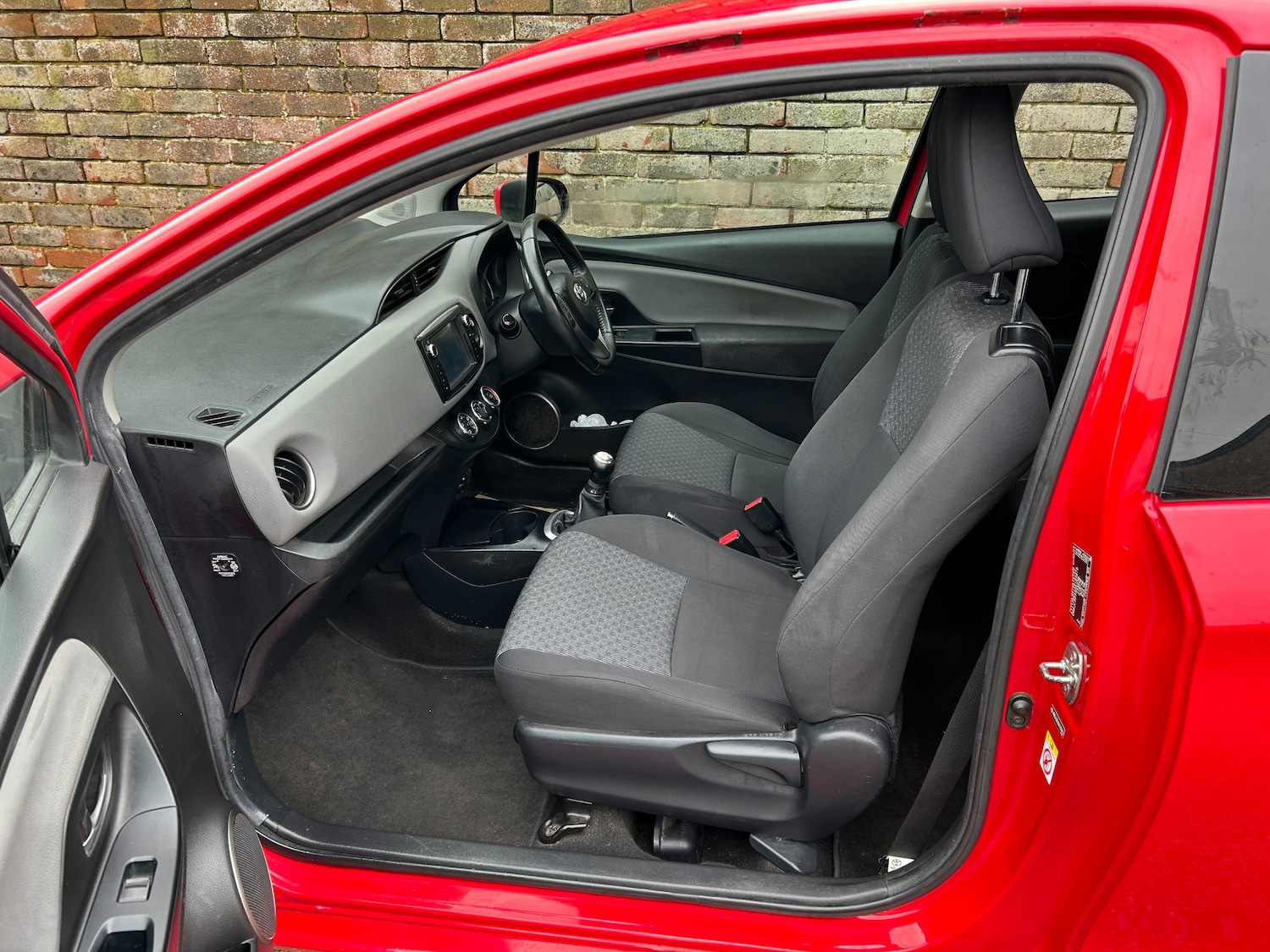 Used Toyota Yaris 2015 for sale - 77620378: Photo 13