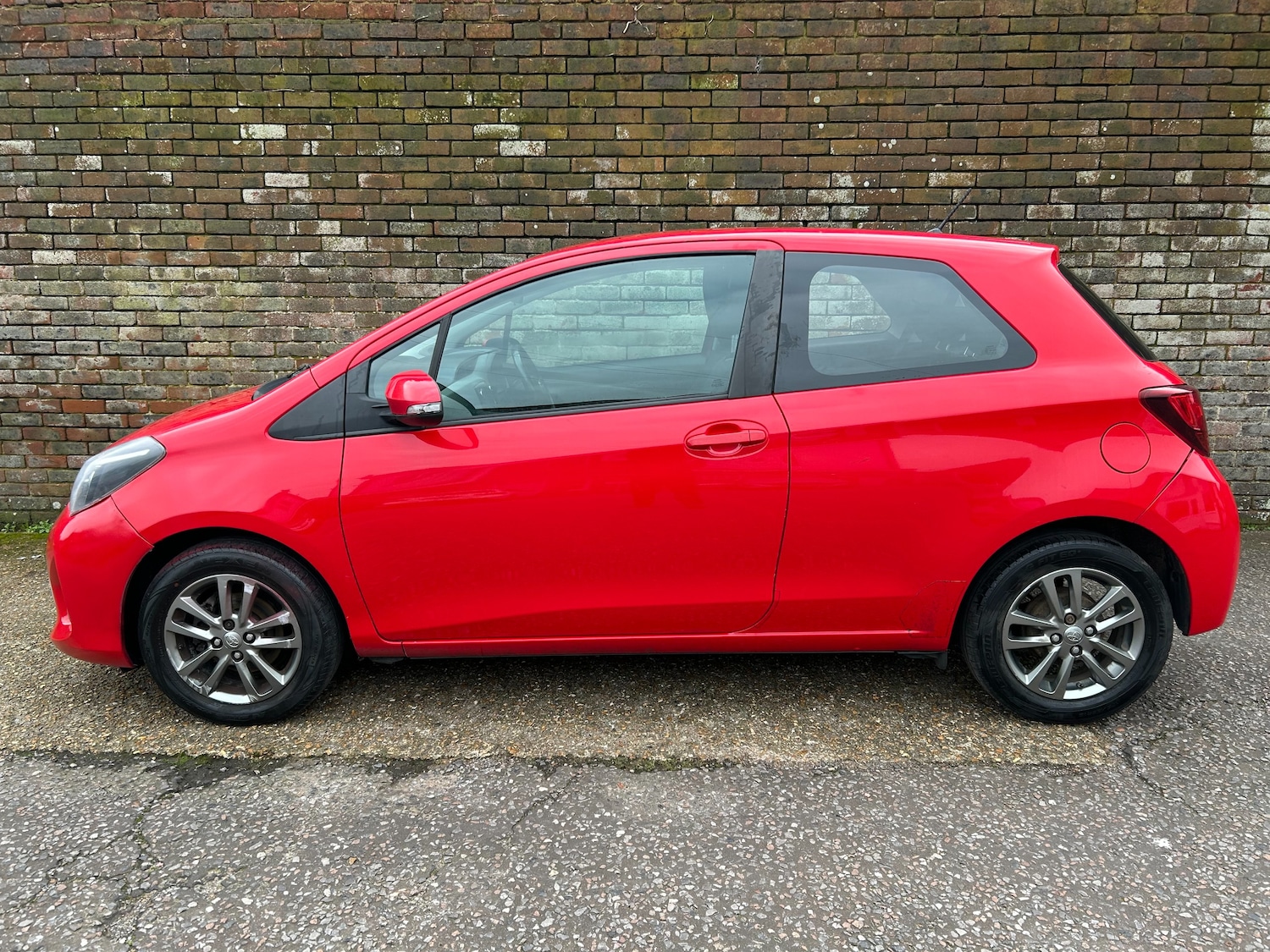 Used Toyota Yaris 2015 for sale - 77620378: Photo 3