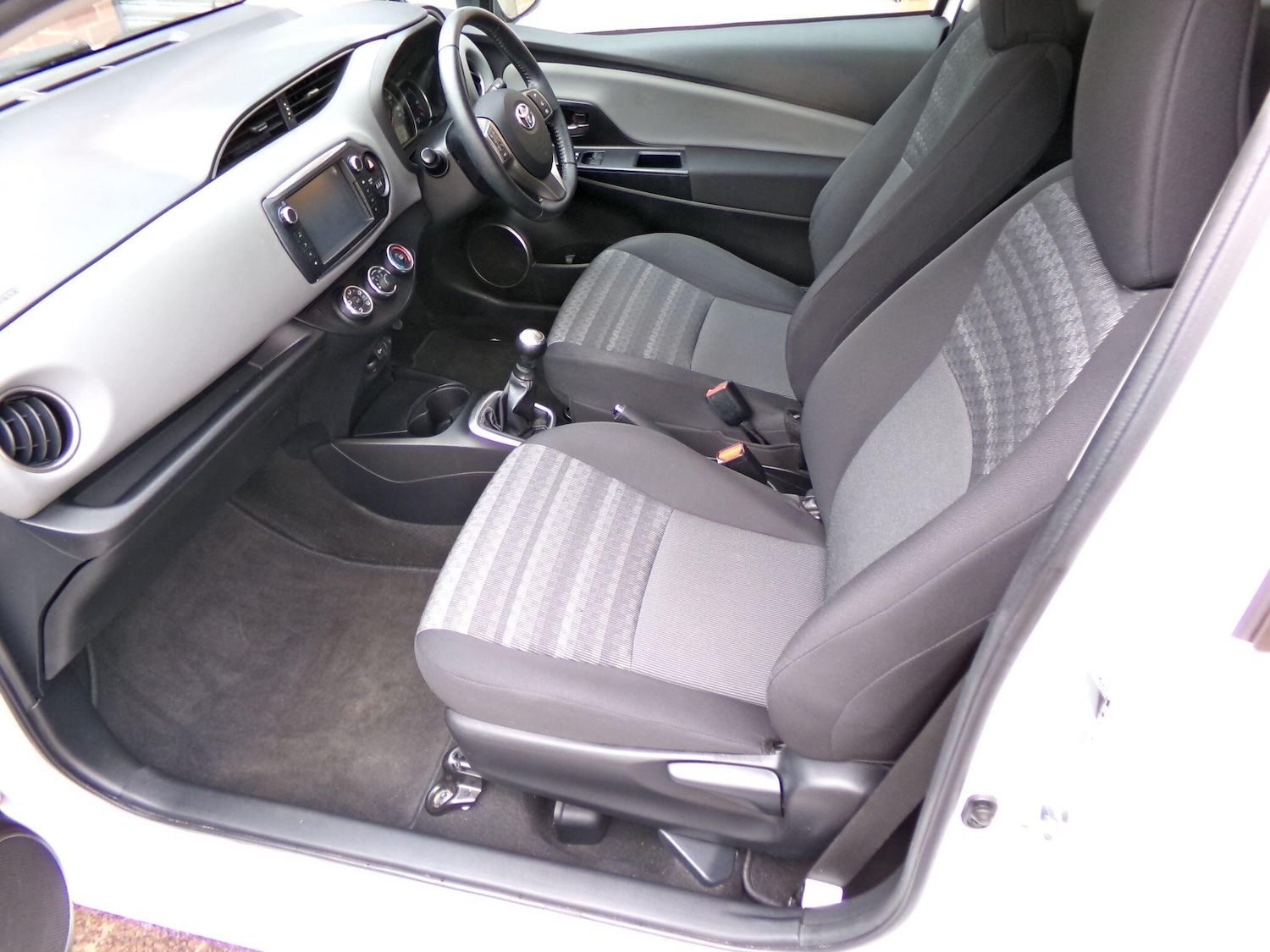 Used Toyota Yaris 2016 for sale - 77882180: Photo 13