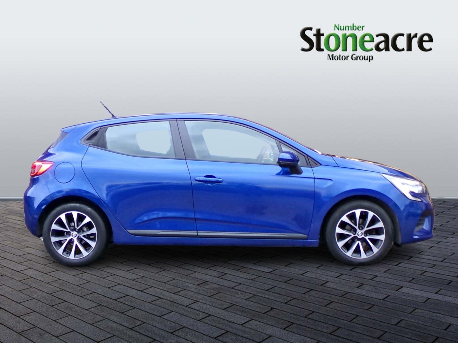 Used Renault Clio 2022 for sale - 76936178: Photo 2