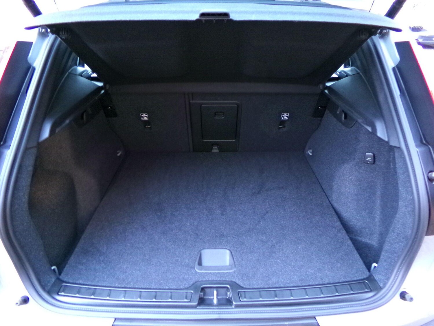 Used Volvo XC40 2023 for sale - 77358897: Photo 10