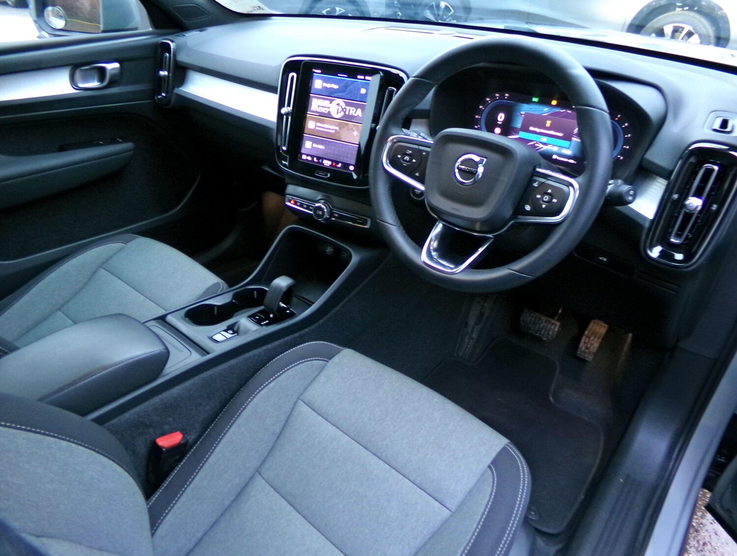 Used Volvo XC40 2023 for sale - 77358897: Photo 11