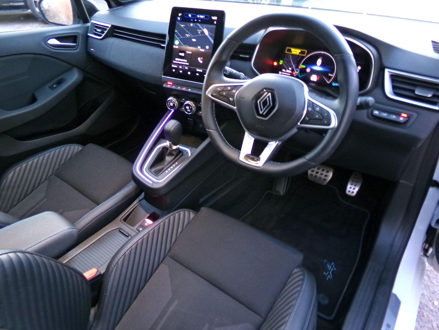 Used Renault Clio 2023 for sale - 76743209: Photo 11