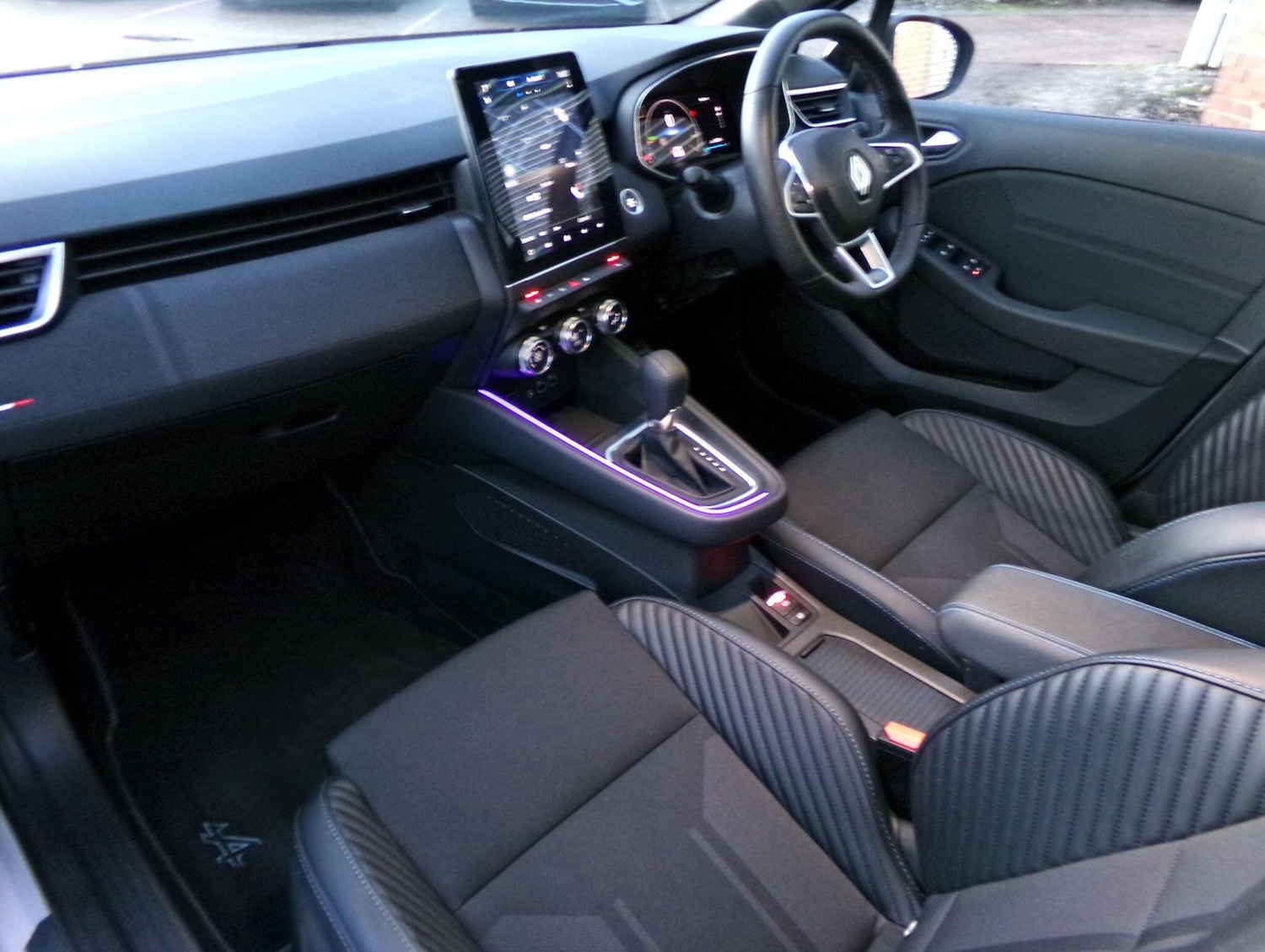 Used Renault Clio 2023 for sale - 76743209: Photo 13