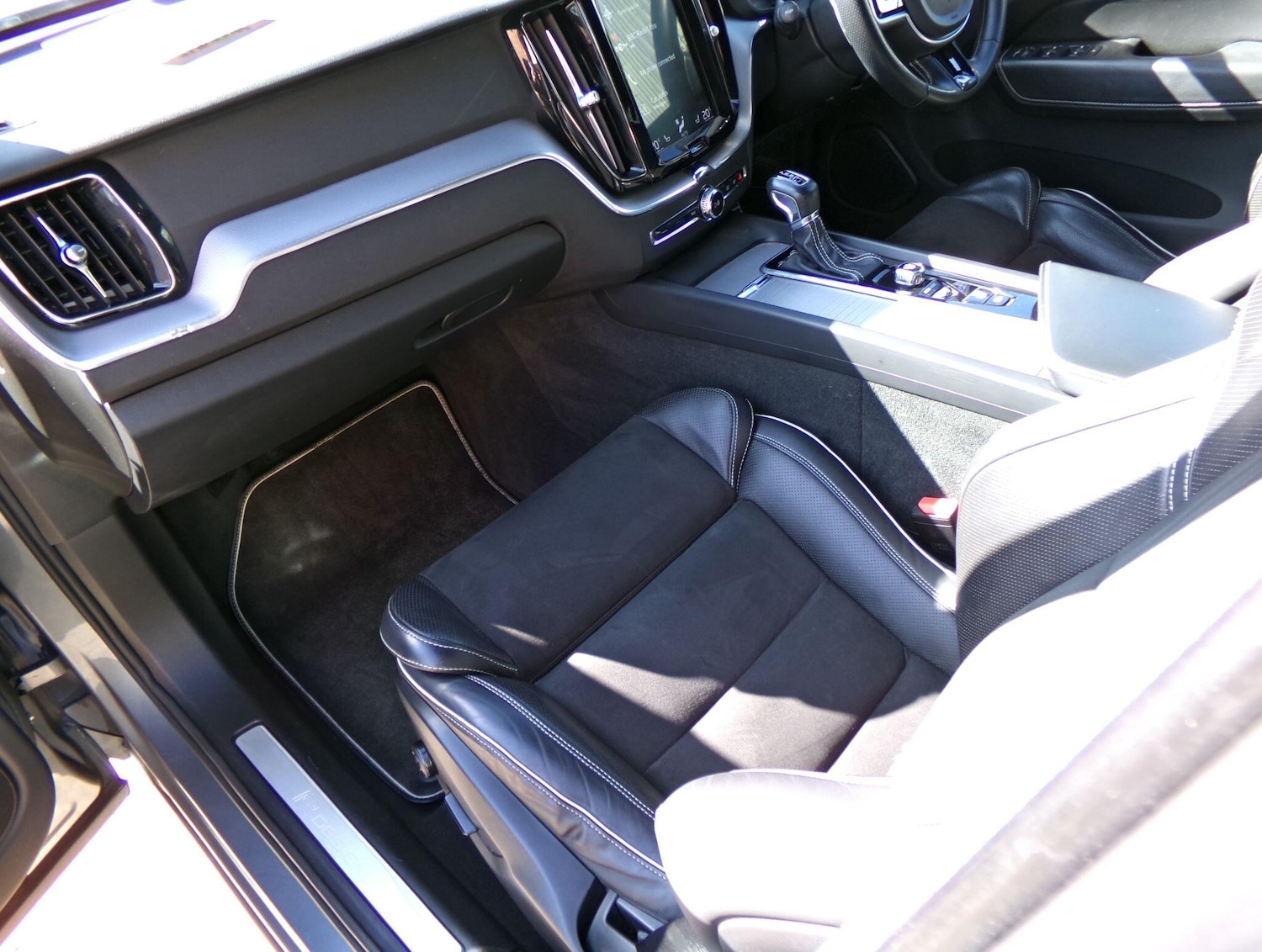 Used Volvo XC60 2018 for sale - 77957429: Photo 14