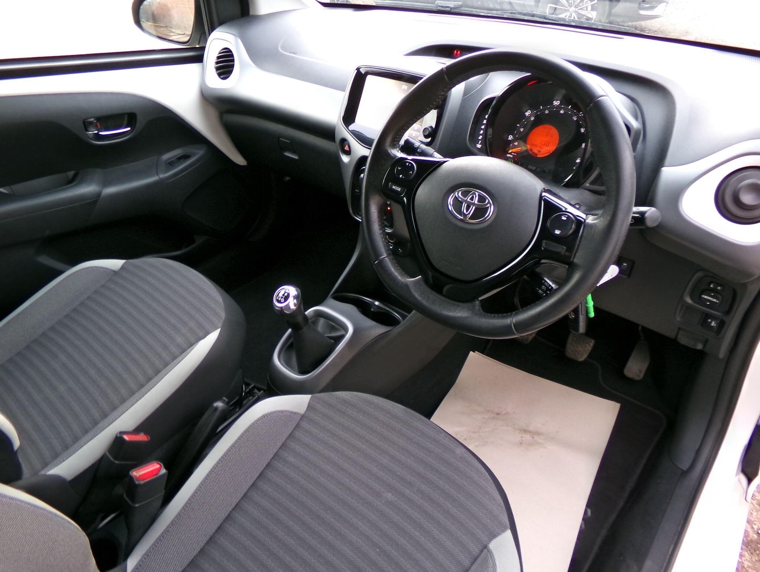 Used Toyota AYGO for sale - 76727895: Photo 11