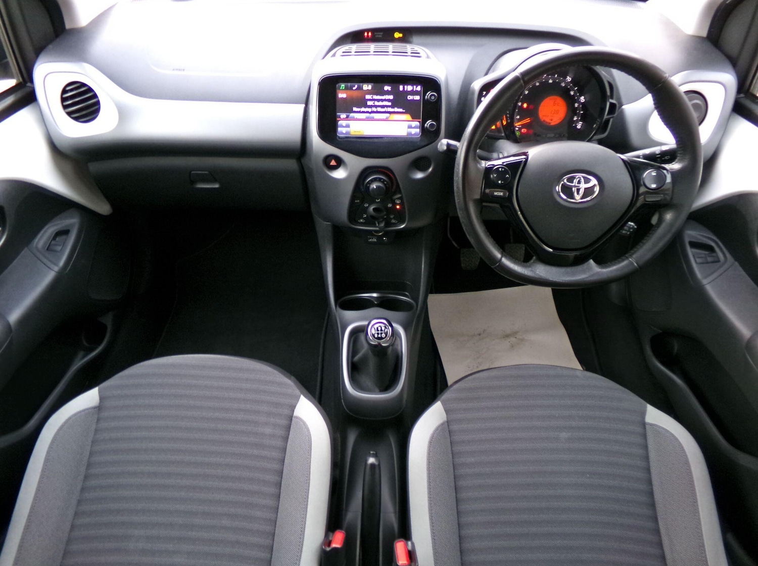 Used Toyota AYGO for sale - 76727895: Photo 12