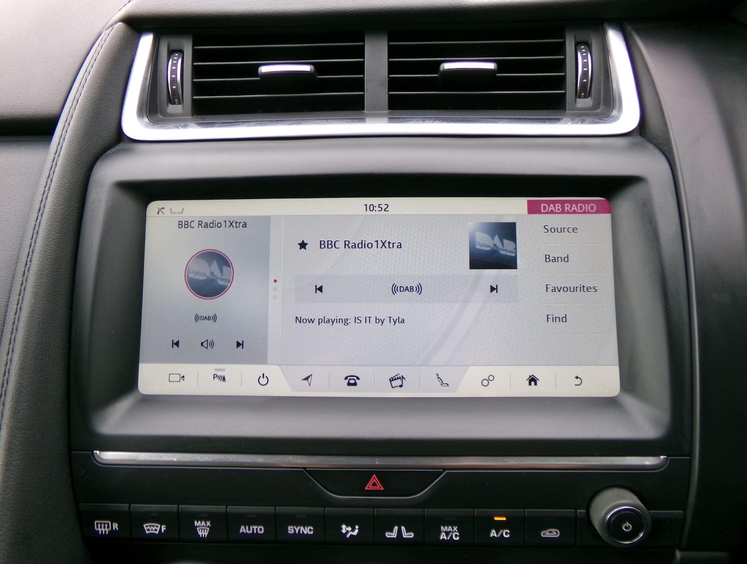 Used Jaguar E-Pace 2019 for sale - 76380547: Photo 16