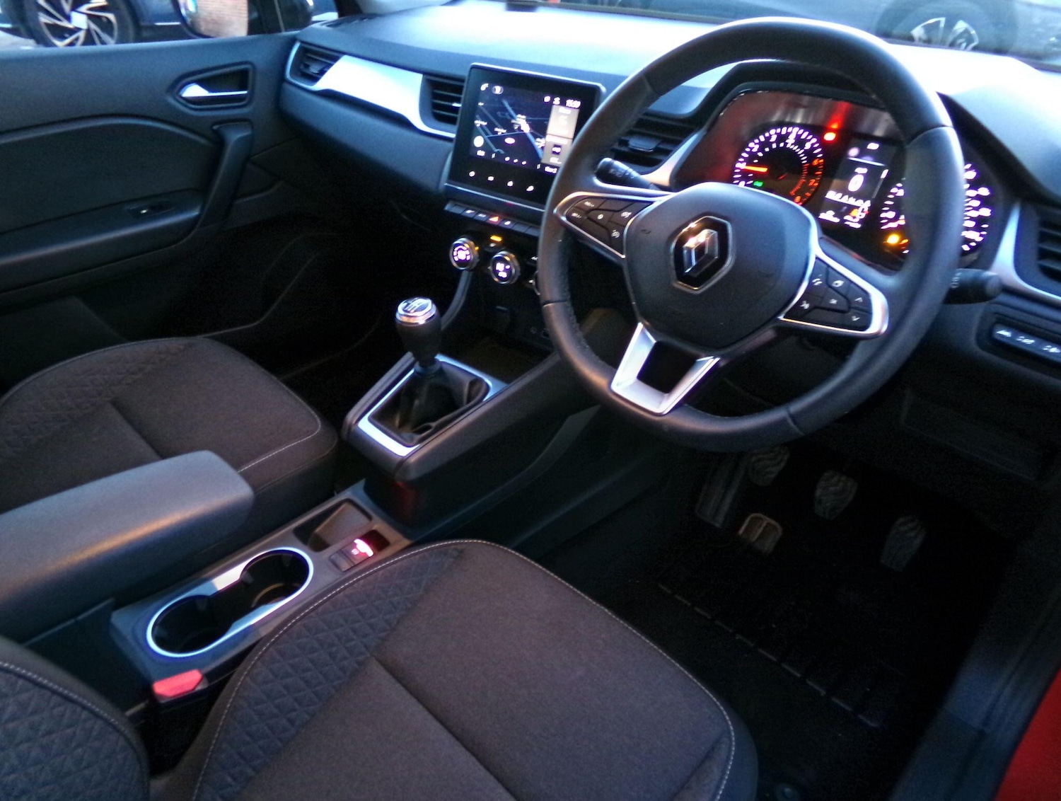 Used Renault Captur 2023 for sale - 76865154: Photo 11