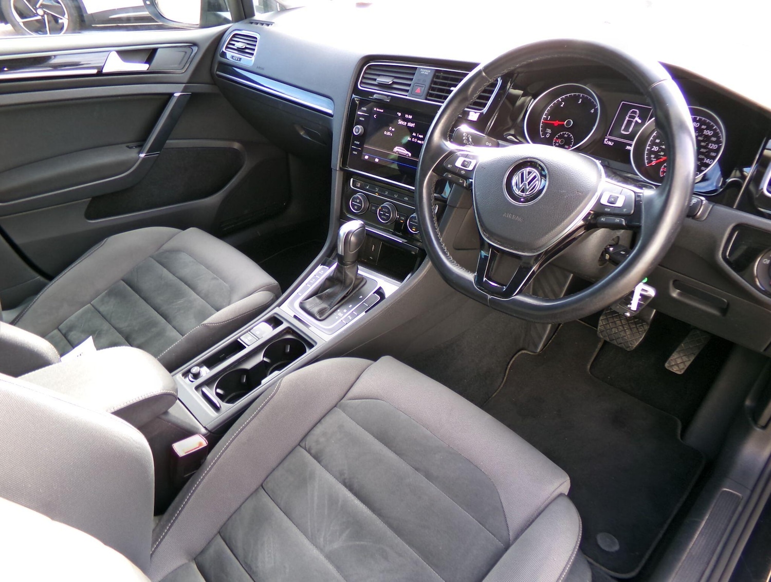 Used Volkswagen Golf 2020 for sale - 76121811: Photo 11