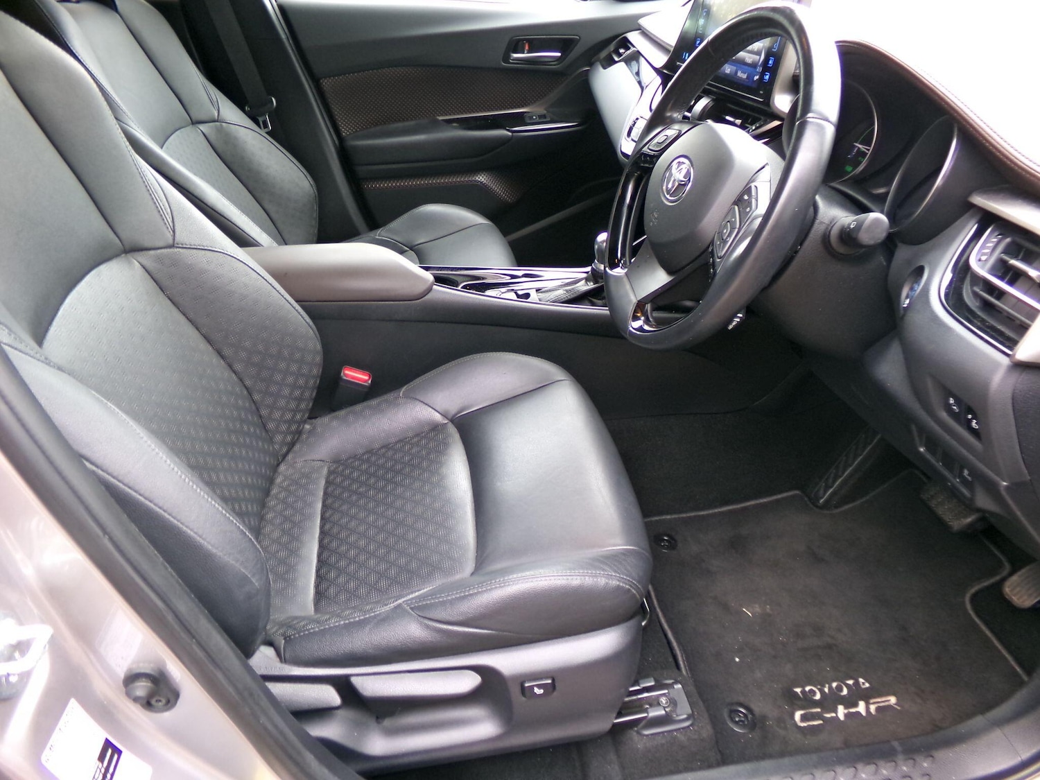 Used Toyota C-HR 2018 for sale - 76539143: Photo 11