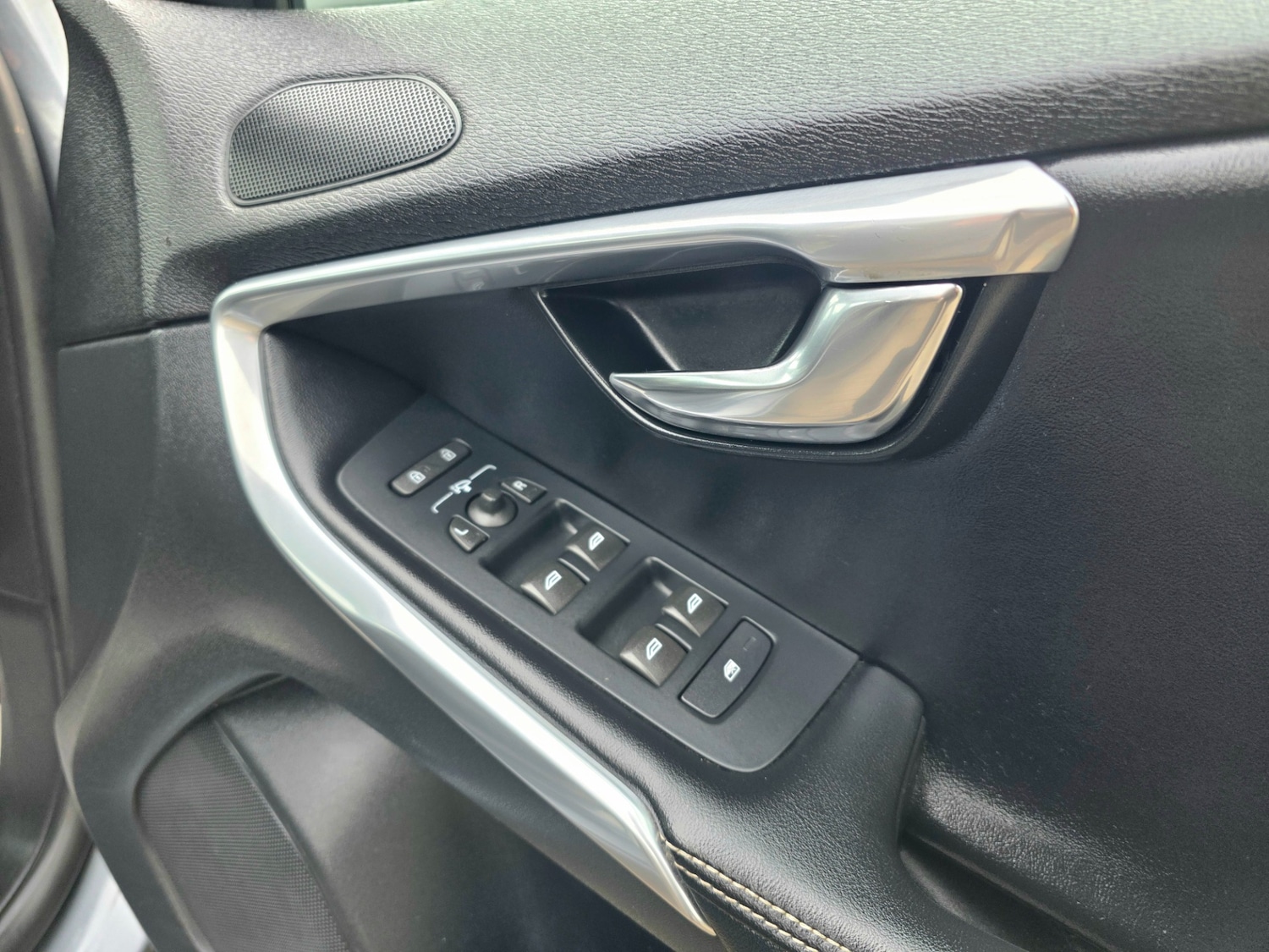 Used Volvo V40 2015 for sale - 77385553: Photo 19