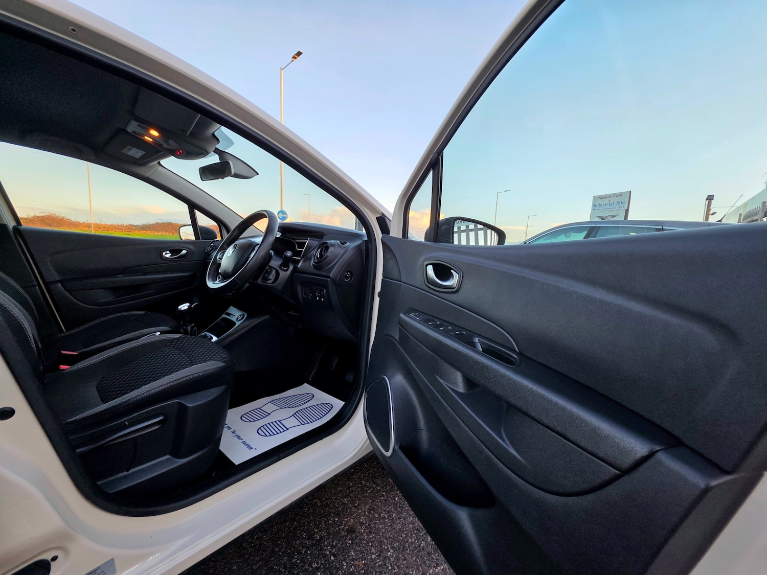 Used Renault Captur 2017 for sale - 76829493: Photo 21