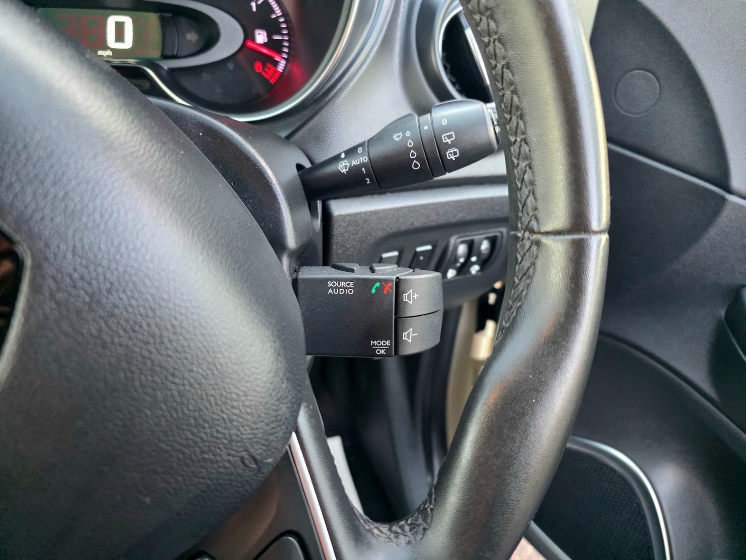 Used Renault Captur 2017 for sale - 76829493: Photo 27