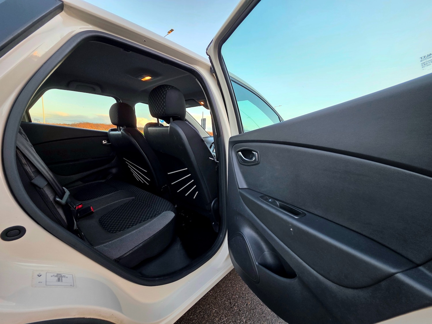 Used Renault Captur 2017 for sale - 76829493: Photo 37