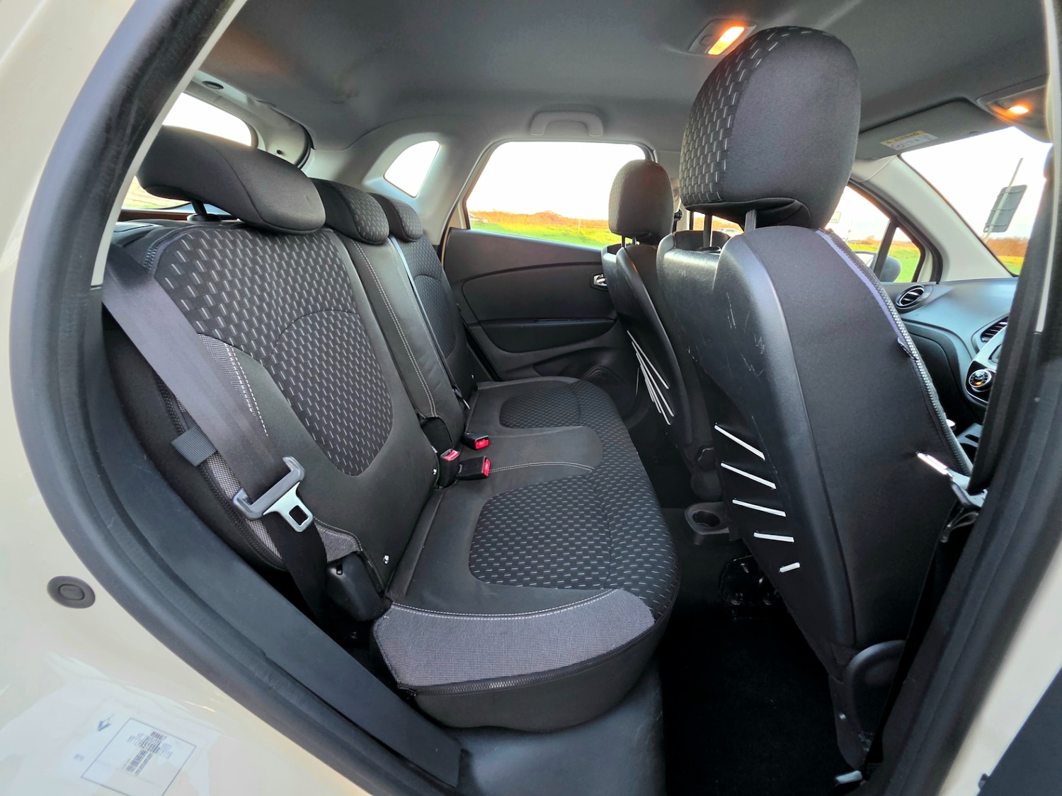 Used Renault Captur 2017 for sale - 76829493: Photo 38