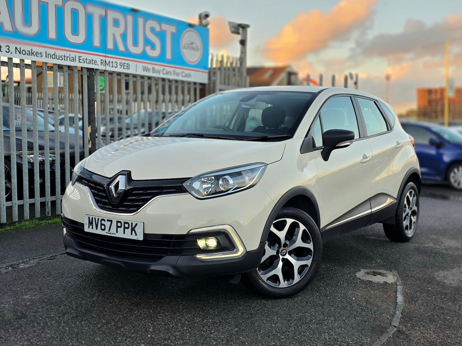 Used Renault Captur 2017 for sale - 76829493: Photo 4