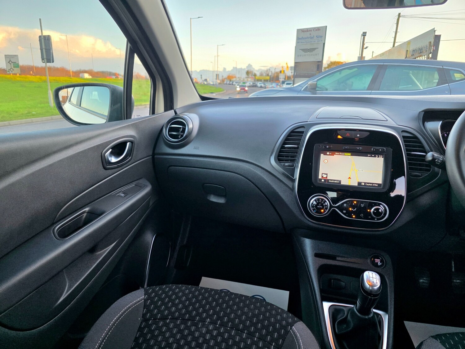 Used Renault Captur 2017 for sale - 76829493: Photo 41