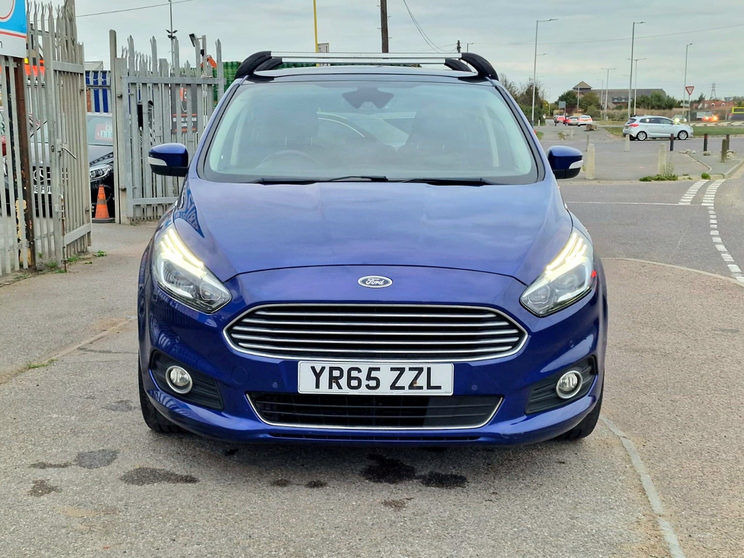 Used Ford S-Max 2015 for sale - 76353735: Photo 3